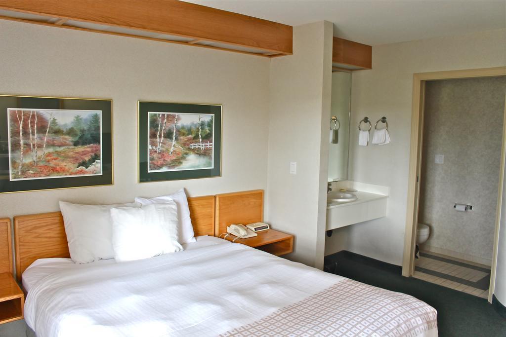 Canadas Best Value Inn Langley/Vancouver Esterno foto