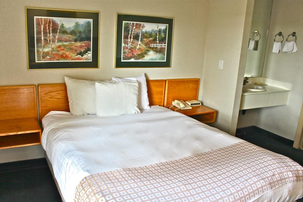 Canadas Best Value Inn Langley/Vancouver Esterno foto