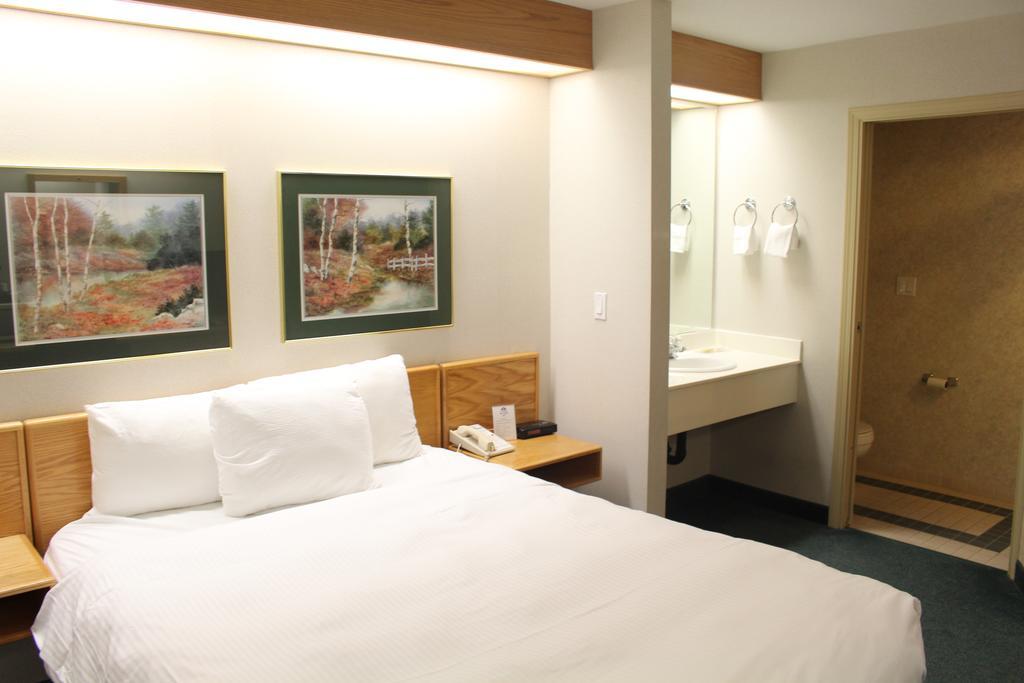 Canadas Best Value Inn Langley/Vancouver Esterno foto