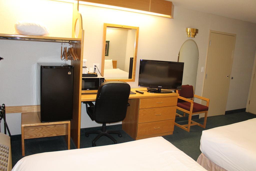 Canadas Best Value Inn Langley/Vancouver Esterno foto