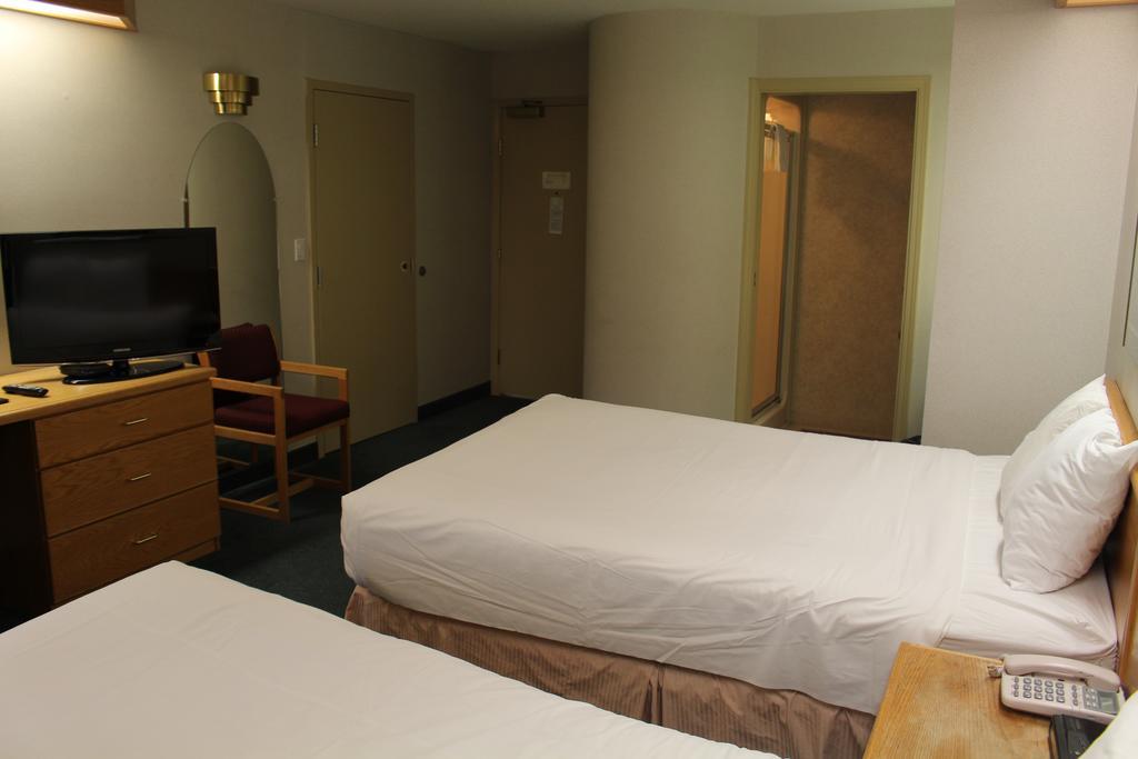 Canadas Best Value Inn Langley/Vancouver Esterno foto